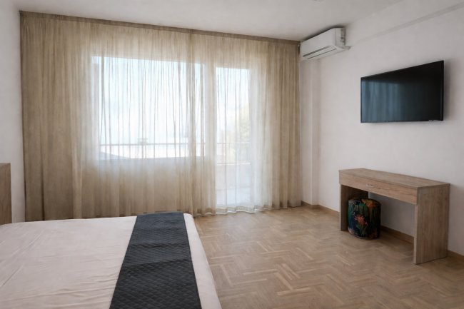 Camera luminosa con tende trasparenti.